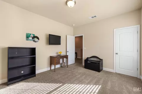 Bedroom - 9324 Red Pine Dr, Shafter, CA 93263 photo 5 of 10