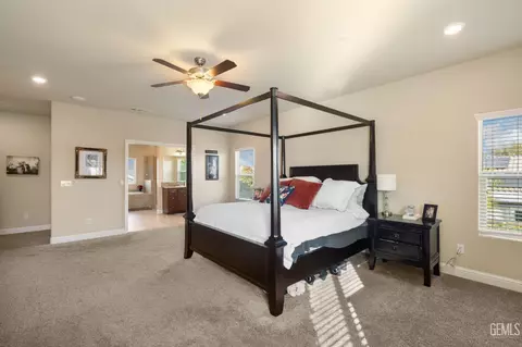 Bedroom - 9324 Red Pine Dr, Shafter, CA 93263 photo 4 of 10