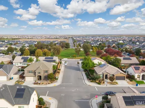 View/Area - 9324 Red Pine Dr, Shafter, CA 93263 photo 3 of 8
