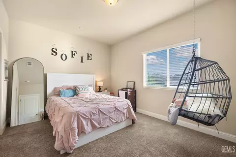 Bedroom - 9324 Red Pine Dr, Shafter, CA 93263 photo 8 of 10