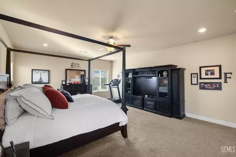 Bedroom - 9324 Red Pine Dr, Shafter, CA 93263 photo 2 of 10