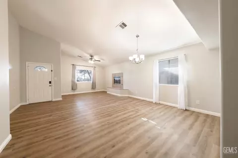 Living - 203 Pierce St, Taft, CA 93268 photo 4 of 4