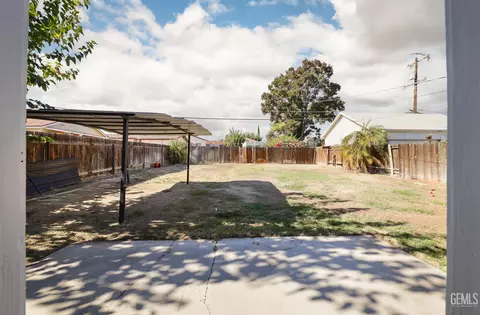 Exterior - 203 Pierce St, Taft, CA 93268 photo 3 of 3