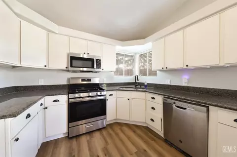 Kitchen - 203 Pierce St, Taft, CA 93268 photo 2 of 2