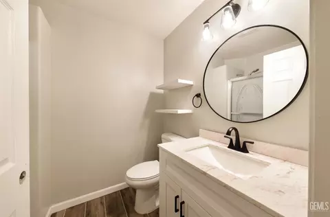 Bath - 203 Pierce St, Taft, CA 93268 photo 1 of 2