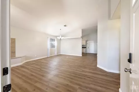 Living - 203 Pierce St, Taft, CA 93268 photo 1 of 4