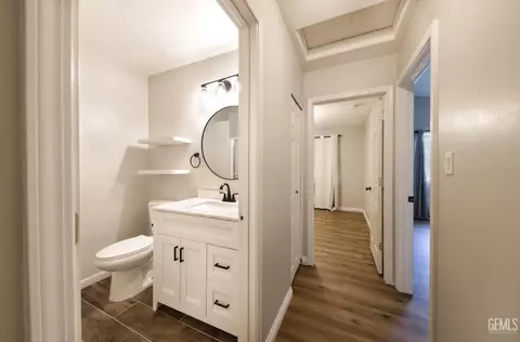 Entry Way - 203 Pierce St, Taft, CA 93268 photo 2 of 2