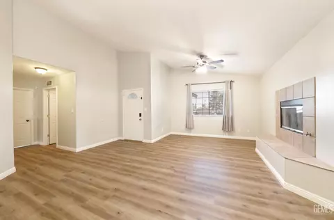 Living - 203 Pierce St, Taft, CA 93268 photo 3 of 4
