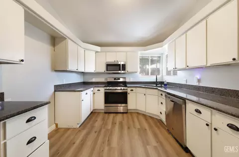 Kitchen - 203 Pierce St, Taft, CA 93268 photo 1 of 2