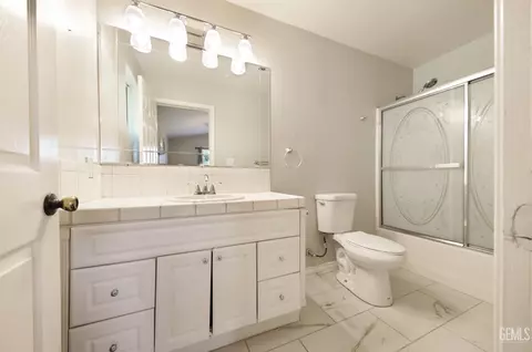 Bath - 203 Pierce St, Taft, CA 93268 photo 2 of 2