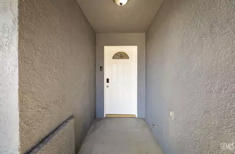 Entry Way - 203 Pierce St, Taft, CA 93268 photo 1 of 2