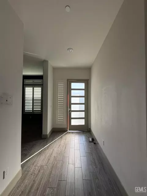 Entry Way - 5706 Ocean Jasper Dr, Bakersfield, CA 93313 photo 1 of 1
