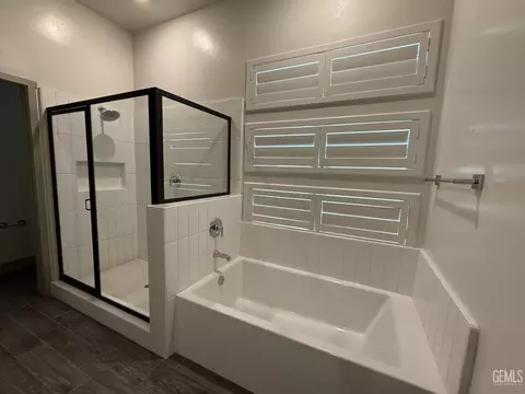 Bath - 5706 Ocean Jasper Dr, Bakersfield, CA 93313 photo 1 of 3