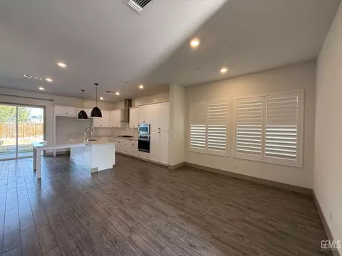 Living - 5706 Ocean Jasper Dr, Bakersfield, CA 93313 photo 1 of 3
