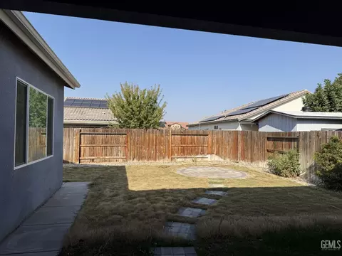 Exterior - 5706 Ocean Jasper Dr, Bakersfield, CA 93313 photo 3 of 5