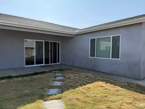 Exterior - 5706 Ocean Jasper Dr, Bakersfield, CA 93313 photo 2 of 5