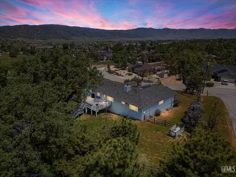 27811 Preakness Dr, Tehachapi, CA 93561 photo 2
