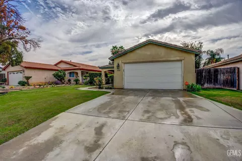 5715 Sarona St, Bakersfield, CA 93308