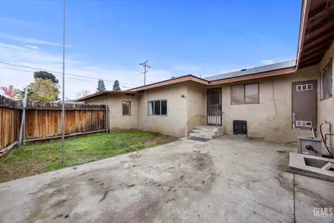 Exterior - 2901 Berkeley St, Bakersfield, CA 93305 photo 3 of 5