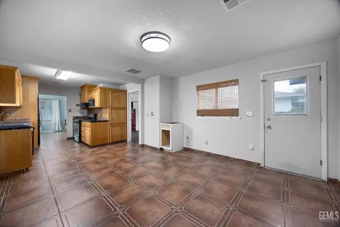 Other - 2901 Berkeley St, Bakersfield, CA 93305 photo 6 of 10