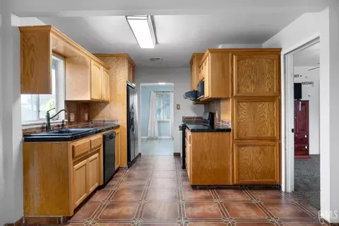 Kitchen - 2901 Berkeley St, Bakersfield, CA 93305 photo 3 of 3