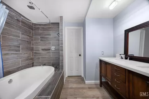 Bath - 2901 Berkeley St, Bakersfield, CA 93305 photo 1 of 3