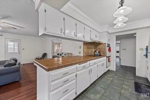 Kitchen - 3108 Corvallis Ln, Bakersfield, CA 93309 photo 3 of 5