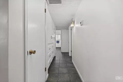 Entry Way - 3108 Corvallis Ln, Bakersfield, CA 93309 photo 4 of 5