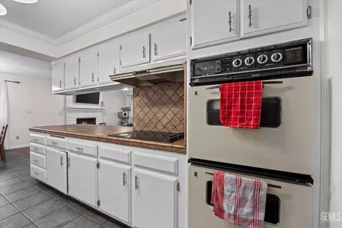 Kitchen - 3108 Corvallis Ln, Bakersfield, CA 93309 photo 5 of 5