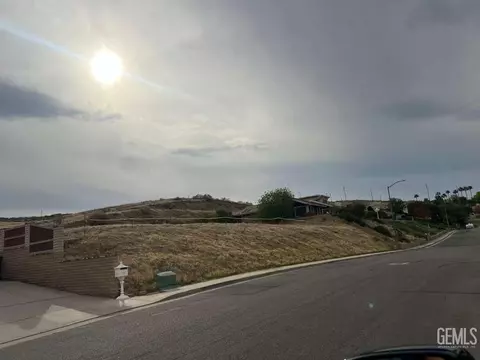 707 Vista Via Dr, Taft, CA 93268