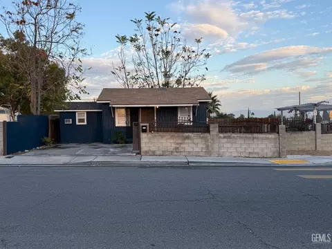 800 Shalimar Dr, Bakersfield, CA 93306