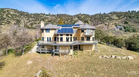 24050 Jacaranda Dr, Tehachapi, CA 93561