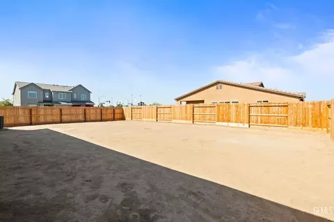 Exterior - 6701 Cedar Post Dr, Bakersfield, CA 93314 photo 2 of 6
