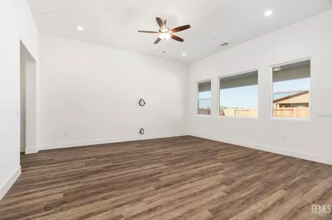 Living - 6701 Cedar Post Dr, Bakersfield, CA 93314 photo 4 of 4