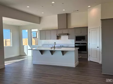 6701 Cedar Post Dr, Bakersfield, CA 93314 photo 2