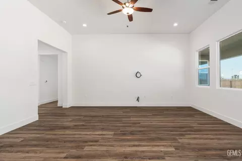 Living - 6701 Cedar Post Dr, Bakersfield, CA 93314 photo 3 of 4