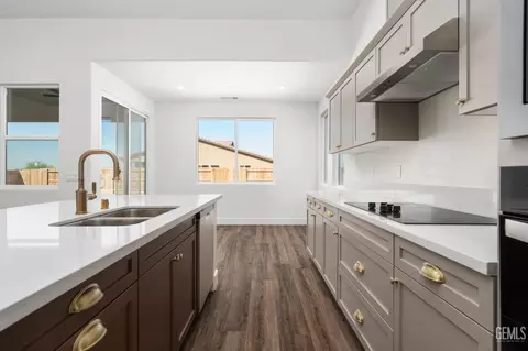 Kitchen - 6701 Cedar Post Dr, Bakersfield, CA 93314 photo 2 of 2