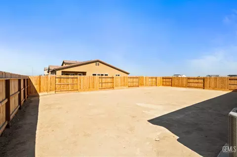 Exterior - 6701 Cedar Post Dr, Bakersfield, CA 93314 photo 5 of 6