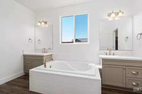 Bath - 6701 Cedar Post Dr, Bakersfield, CA 93314 photo 3 of 3