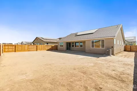 Exterior - 6701 Cedar Post Dr, Bakersfield, CA 93314 photo 4 of 6