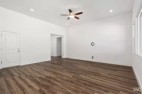 Living - 6701 Cedar Post Dr, Bakersfield, CA 93314 photo 2 of 4