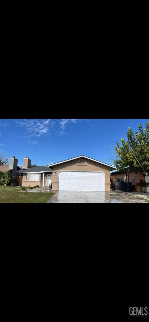 1024 Hazelnut St, Wasco, CA 93280