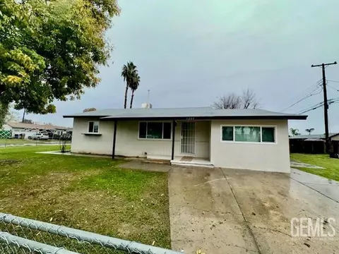 3204 S I St, Bakersfield, CA 93304