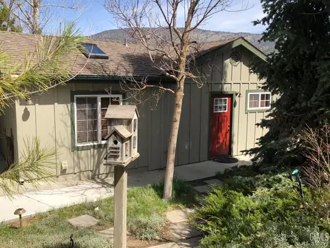 Exterior - 23701 Crystal Lake Ln, Tehachapi, CA 93561 photo 5 of 10