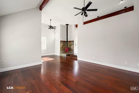 Living - 23701 Crystal Lake Ln, Tehachapi, CA 93561 photo 1 of 2