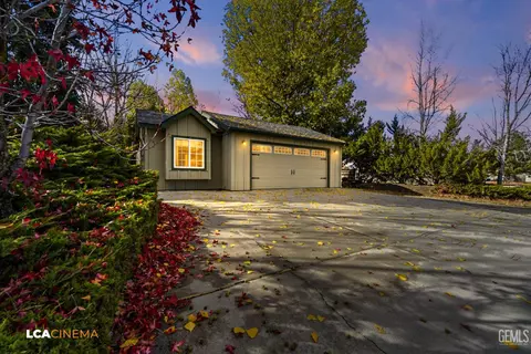 Exterior - 23701 Crystal Lake Ln, Tehachapi, CA 93561 photo 3 of 10