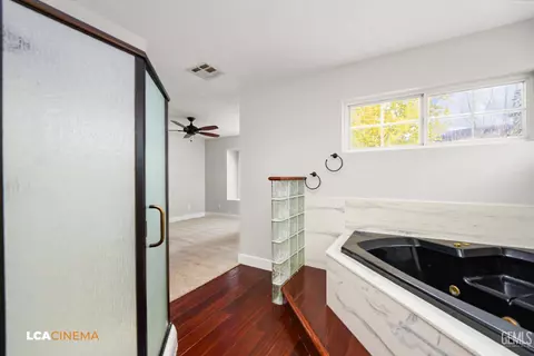 Bath - 23701 Crystal Lake Ln, Tehachapi, CA 93561 photo 3 of 4