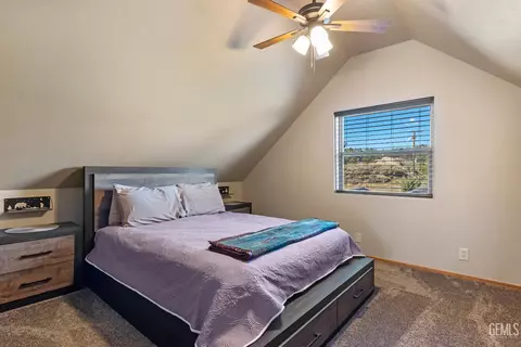Bedroom - 25781 Jacaranda Dr, Tehachapi, CA 93561 photo 2 of 5