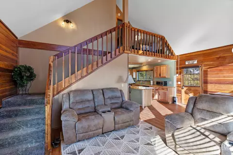 Living - 25781 Jacaranda Dr, Tehachapi, CA 93561 photo 3 of 3