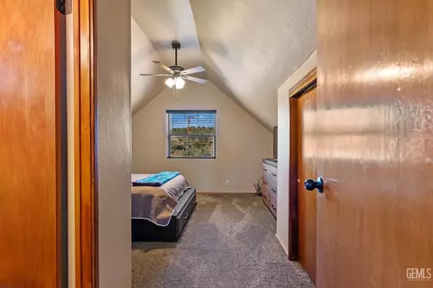 Bedroom - 25781 Jacaranda Dr, Tehachapi, CA 93561 photo 3 of 5